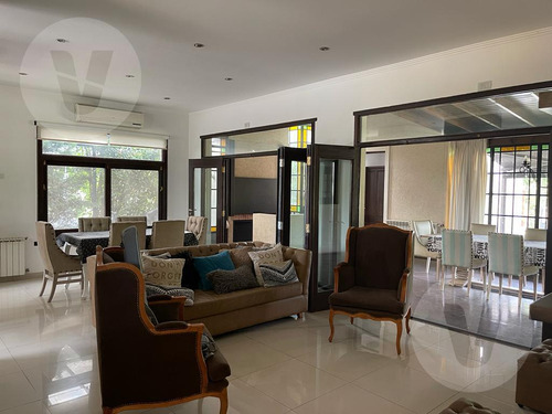 Casa En Venta Con Renta - Barrio La Horqueta De Echeverría, Canning