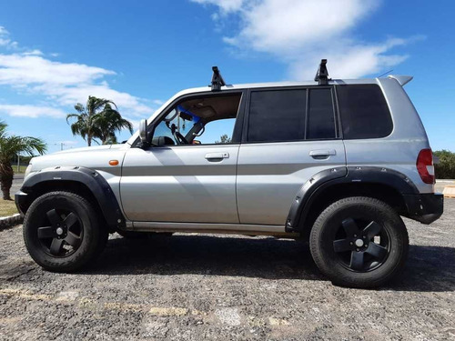 Imagem 2 de 3 de Conjunto De Alargadores De Paralamas Pajero Tr4 1998/2009