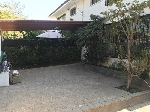 Casa En Venta De 5 Dorm. En Las Condes