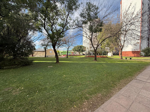 Venta De Departamento 3 Ambientes A Metros Del Centro De Wilde, Excelente Ubicacion.