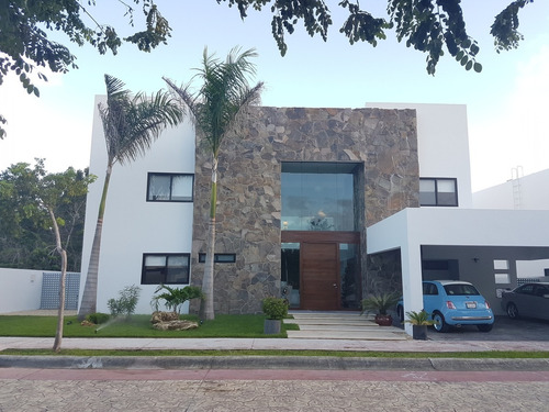 Imagen 2 de 21 de Casa Con Diseño Unico En Lagos Del Sol Cancun