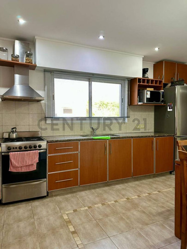 Casa En Venta En Barrio Privado, City Bell