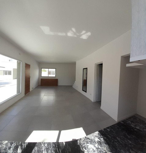 Duplex En Venta De 3 Ambientes En Berazategui. Apto Credito. Financiacion.