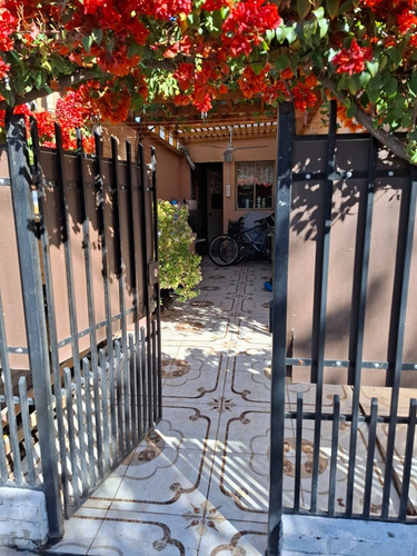 Cómoda Casa De 3d Y 2b En Sector Las Lomas, Peñaflor.