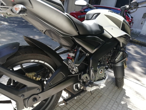 Bajaj Rouser Ns200