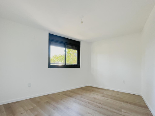 Venta De Apartamento De 2 Dormitorios Con Terraza Y Parrillero En Prado
