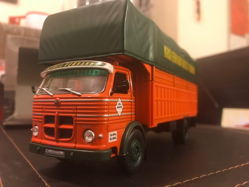Miniatura Camión Pegaso Comet 1090. Frutas Ixo 1/43