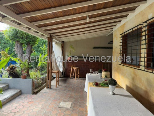 Daniela Linarez Vende Casas En Excelente Zona De Cabudare Posee 544m2 Muy Amplia Moderna Y Acogedora Con Todos Los Servicios Basicos Operativos Cocina Empotrada Bellas Areas Comunes