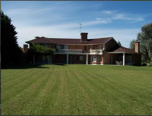 Casa De Cuatro Ambientes En Venta- Moreno