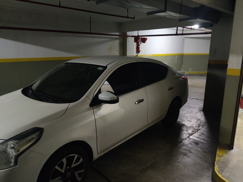 Imagen 3 de 5 de Nissan Versa 2017 1.6 Exclusive At