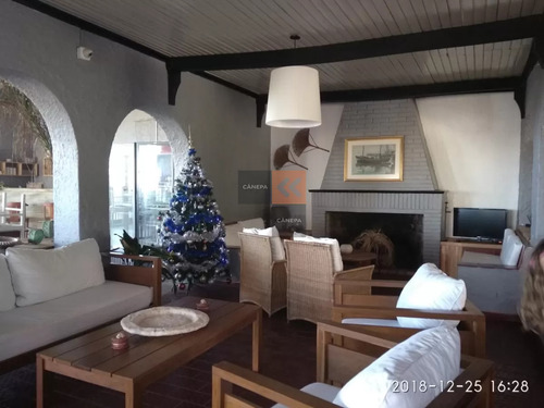 Hotel A La Venta En La Pedrera, En Espectacular Ubicación