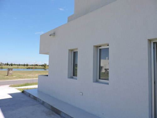 Casa A Estrenar En El Naudir Lote, A La Laguna.
