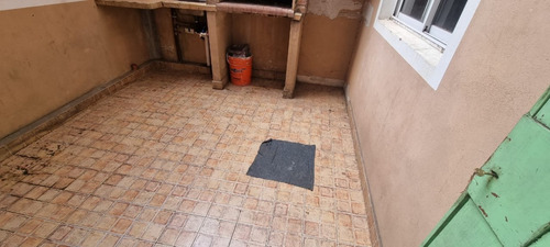 En Venta En Caseros Ph Al Fondo De 3 Amb. Con Patio Y Parrilla Propia. F: 9693