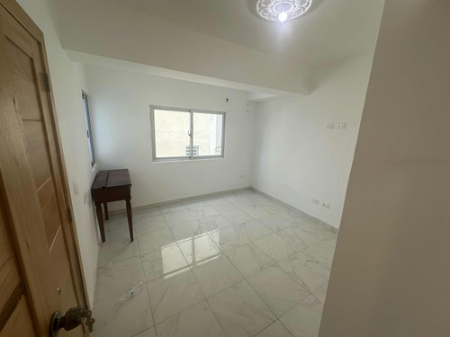 Se Vende Apartamento 2do Piso En Reparto Los Tres Ojos