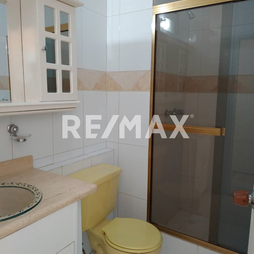 Se Ofrece En Alquiler Apartamento En Manzanares Oeste