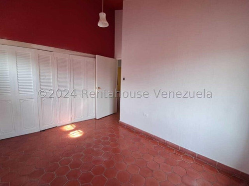 Juan Carlos González. Renta House Carabobo Vende Hermosa Casa Urb. Trigal Norte Valencia Mls #24-26168 Rah/jcg.
