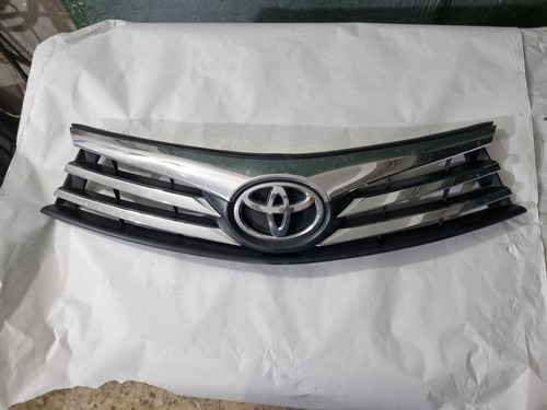 Careta Toyota Corolla 2014-16 Completa Con Logo Como Nueva 