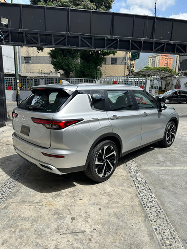 Mitsubishi Outlander 2025