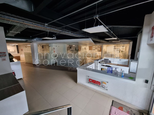 Edificio De Oficinas En Venta En Lomas De Querétaro, Con Recepción Y Sala De Jun