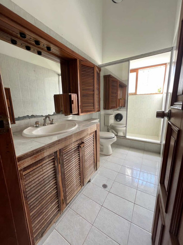 Imagen 11 de 16 de Amr Vende Espaciosa Y Bella Casa En La Urb. Merida
