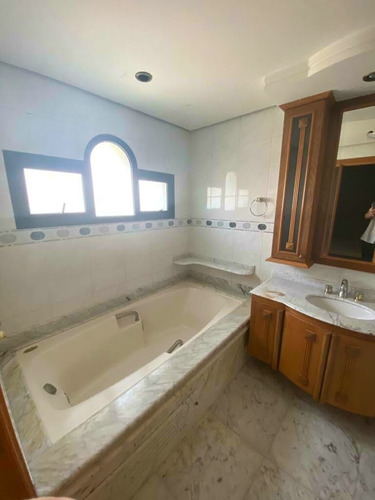 Imagem 7 de 10 de Apartamento Mobiliado E Com 3 Suítes À Venda No Piazza Di Napoli. - 846
