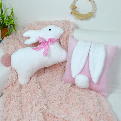 Almohadón Conejo Cuadrado Rosa Orejas Blancas