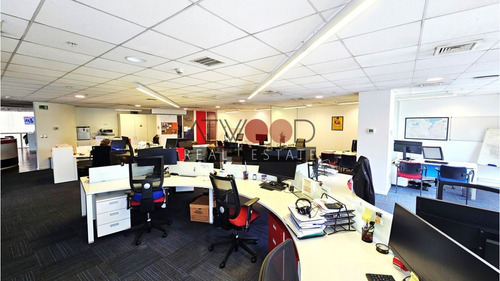 Amoblada 277 M2, 25 Puestos, 2 Privados - Metro L.leones