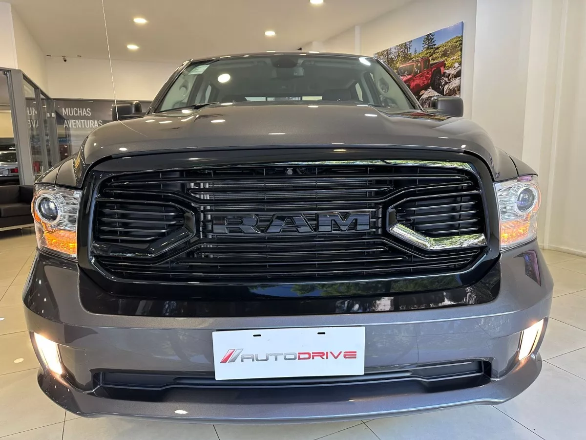 RAM 1500 5.7 Laramie Nigth Edition