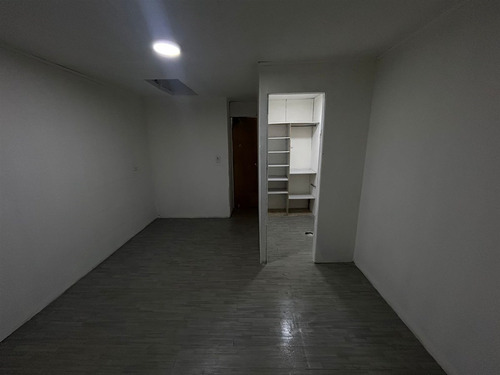 Casa En Venta De 4 Dorm. En Pudahuel