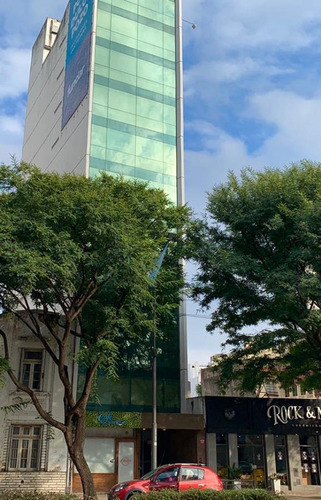 Oficina En Avenida Pellegrini 1931, Edificio Julia. Zona Tribunales