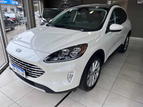 Imagen 15 de 25 de Ford Kuga Hibrida - Automotores Rosales