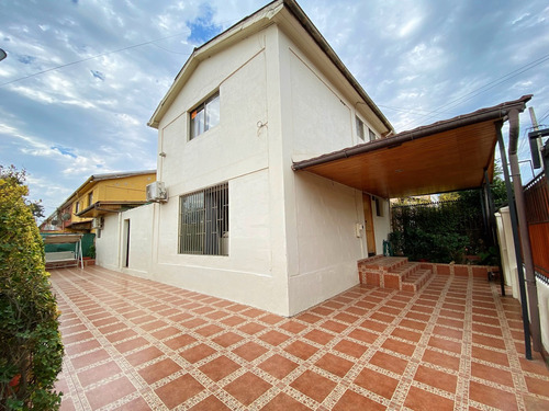 Espaciosa Casa En Venta De 4 Dormitorios