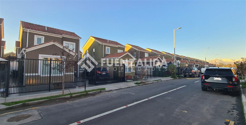 Casa En Venta De 3d/3b Arrayanes De Nos