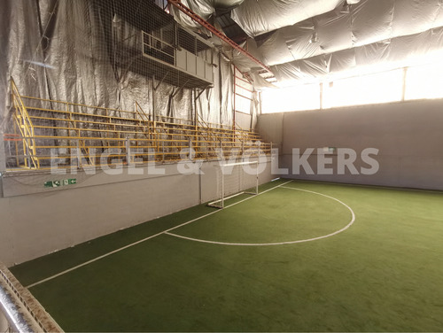 Propiedad Con Cancha De Football Techada Para Arriendo