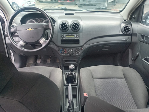 Imagen 6 de 8 de Chevrolet Aveo 2018 1.5 Ls Mt