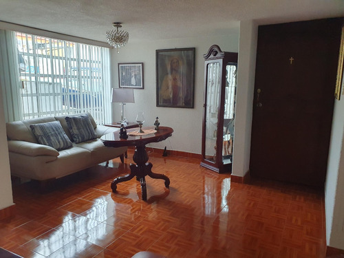 Amplia Casa Con Jardín De 50m2 En Lomas De San Mateo