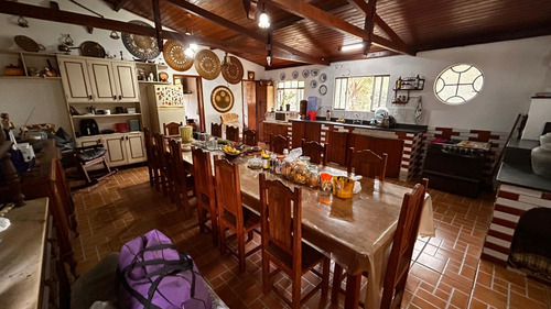 Sítio 3 Hectares Com Nascente, 2 Casas E 3 Chalés