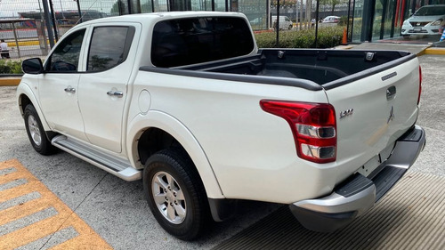Imagen 3 de 12 de Mitsubishi L200 2018 2.4 Cabina Doble 4x2 Mt