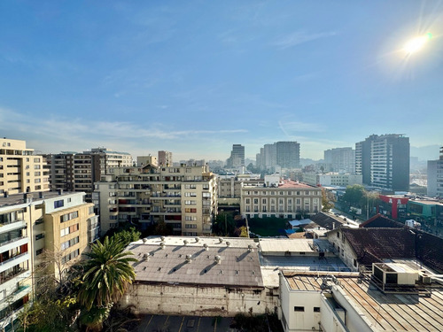A Tres Cuadras De Plaza Ñuñoa Con Vista En Piso Alto