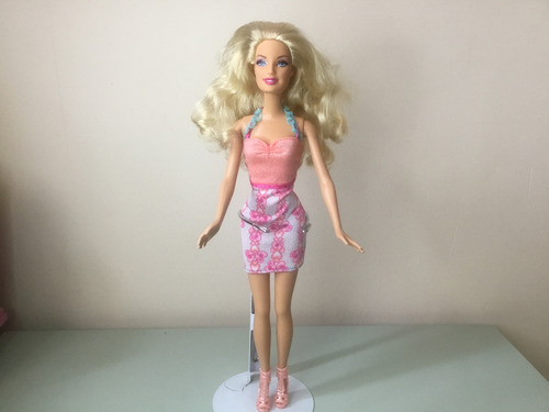 Boneca Barbie Fashionista Mattel 2009 Usada (Usado)