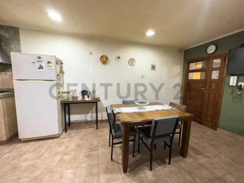 Casa En Venta De 3 Dormitorios Y Cochera. Calle 39 E/ 132 Y 133 - La Plata Vivienda Ubicada A ...