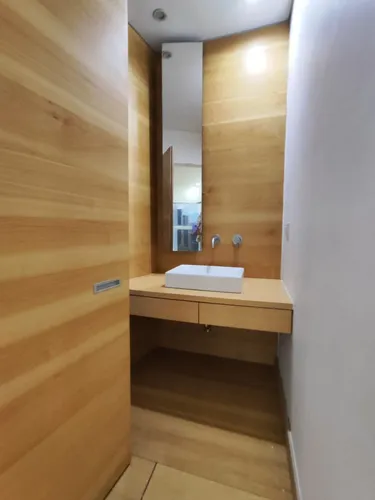 Oficina En Arriendo/venta En El Poblado. Cod V16906