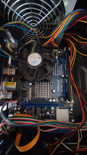 Pc De Escritorio 4gb Ram 500gb Disco 2.7ghz Micro Leer (Usado)