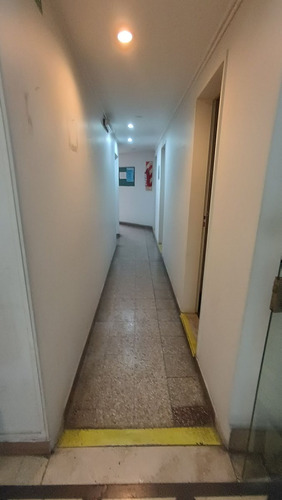Unico 1er. Piso 8 Amb. Excelente Ubic. S/rivadavia
