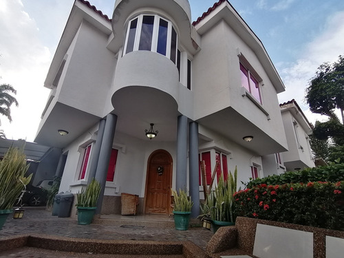 Casa De Esquina En Venta  La Viña Valencia Foc-1500 Ab