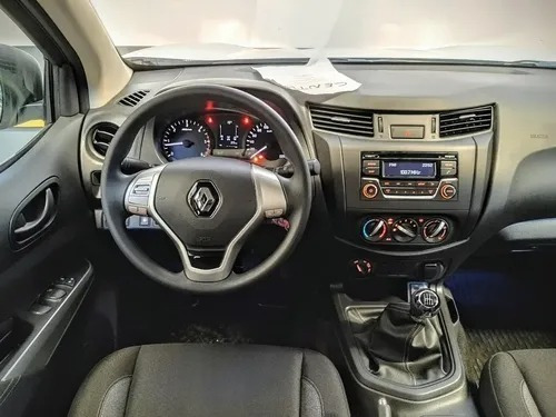 Imagen 10 de 16 de Renault Alaskan 2.3t 16v Confort Mt 4x2 Hilux Utilitario G