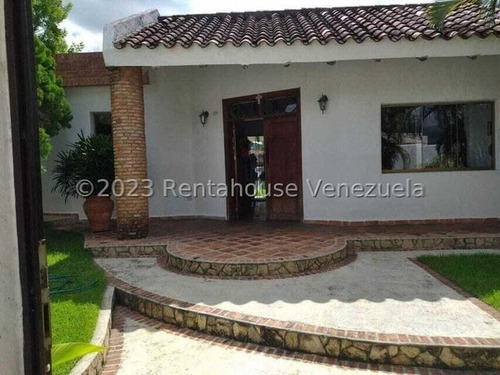 Casa En Venta Colinas De Guataparo Valencia Espaciosa Amplio Terreno Anra 24-12421