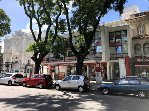 Oficina En Edificio De Oficinas Dhk - Br. Artigas Frente A La Española