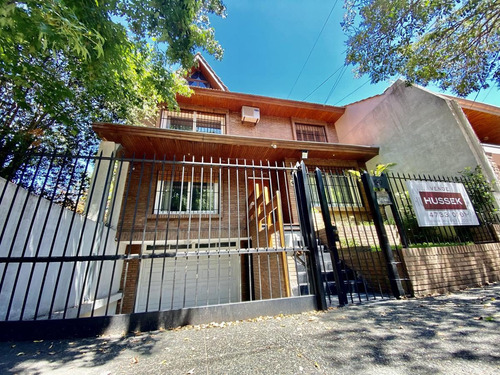 Chalet En Venta, Ubicado En Martínez, De Vías A Av. Del Libertador.