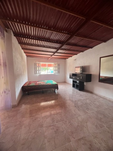 Casa De 2 Planta En Urb. El Remanso. San Diego. A Una Cuadra De La Av. Don Julio Centeno. Luisa Mezones Vende.